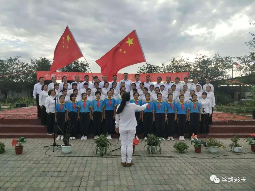 卑微啊！在直播镜头前，董事长直接猛推教练，不留情面，丁团长太难了